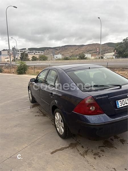Usado Ford Mondeo Ambiente 115 CV (84 kW) 2005 Amarillo Berlina