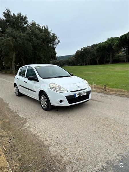 Blanco Usado 2012 Renault Clio III Collection Berlina | 4900 € - Imagen 1/4