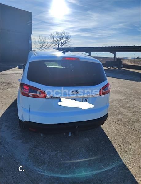 Usado Ford S-MAX Trend 140 CV (102 kW) 2015 Blanco Monovolumen