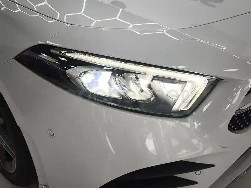 Usado Mercedes A180 136 CV (100 kW) 2019 Blanco Berlina