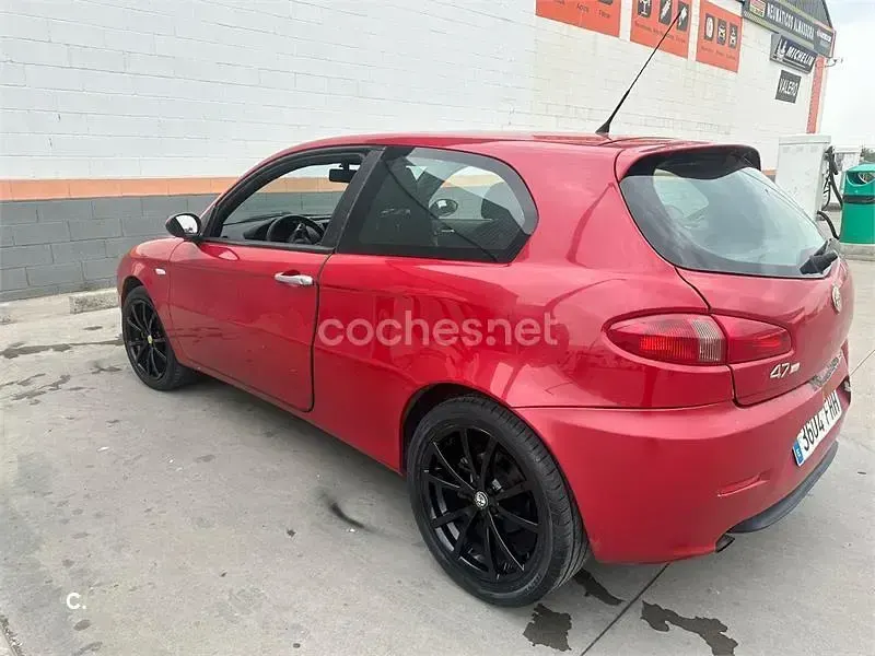 Usado Alfa Romeo 147 120 CV (88 kW) 2006 Rojo Utilitario