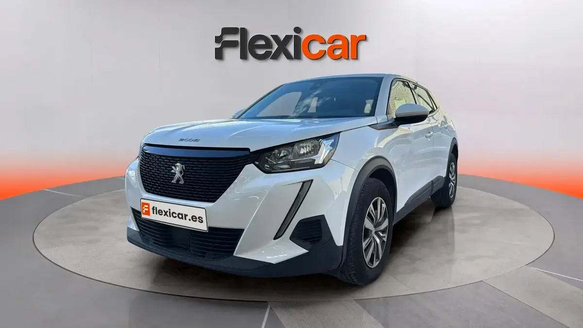 Usado Peugeot 2008 Active 110 CV (80 kW) 2021 Gris SUV