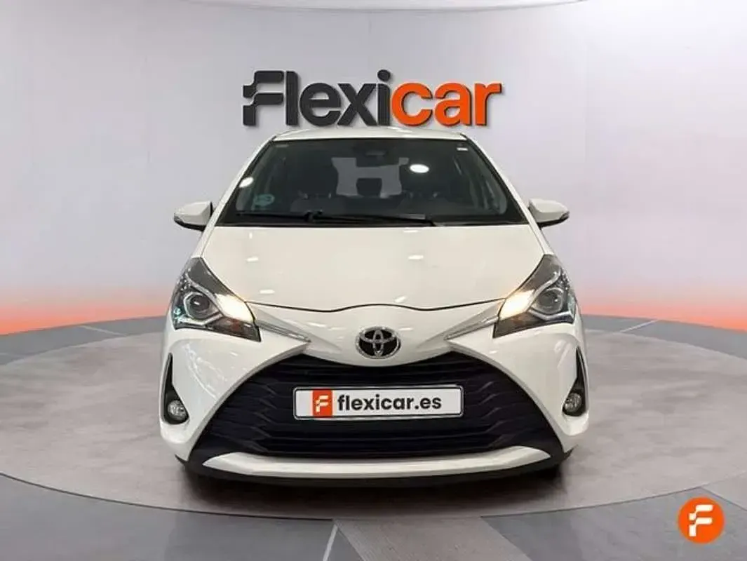 Usado Toyota Yaris Active 111 CV (81 kW) 2018 Blanco Utilitario