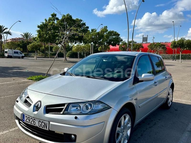Usado Renault Mégane II Dynamique 130 CV (95 kW) 2008 Gris / plata Berlina
