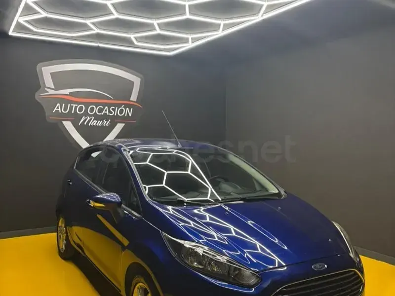 Usado Ford Fiesta Trend 100 CV (73 kW) 2015 Azul Utilitario