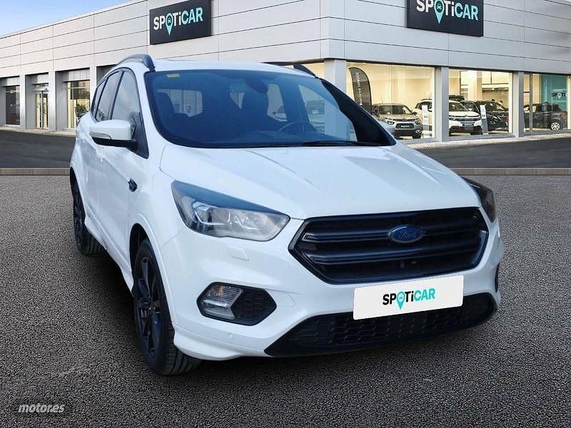 Usado Ford Kuga ST-Line 120 CV (88 kW) 2017 Blanco SUV