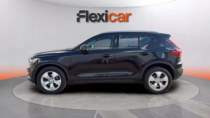 Käytetty Volvo XC40 Momentum 197 HP (144 kW) 2020 Musta Katumaasturi