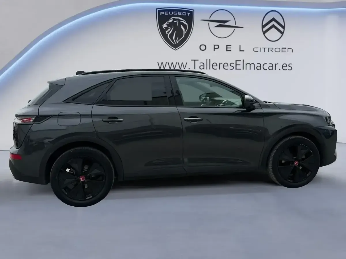 Usado DS Automobiles DS7 Crossback Performance 225 CV (165 kW) 2024 Gris / plata SUV