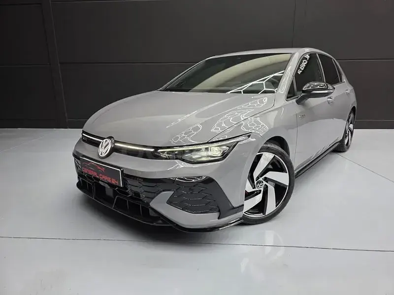 Usado VW Golf VIII GTI Clubsport 300 CV (220 kW) 2025 Gris / plata Berlina
