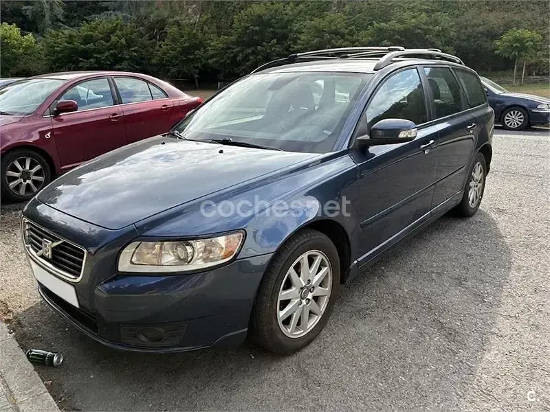 Usado Volvo V50 Momentum 136 CV (100 kW) 2008 Azul Familiar