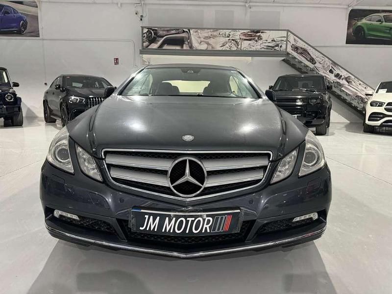 Usado Mercedes E250 Elegance 204 CV (150 kW) 2010 Gris / plata Coupe