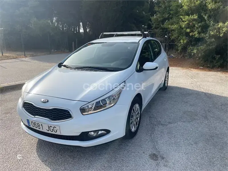 Usado Kia Ceed 100 CV (73 kW) 2015 Blanco Utilitario
