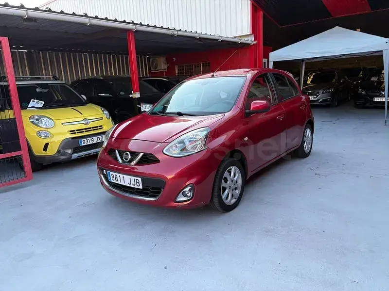 Usado Nissan Micra Tekna 80 CV (58 kW) 2015 Granate Utilitario