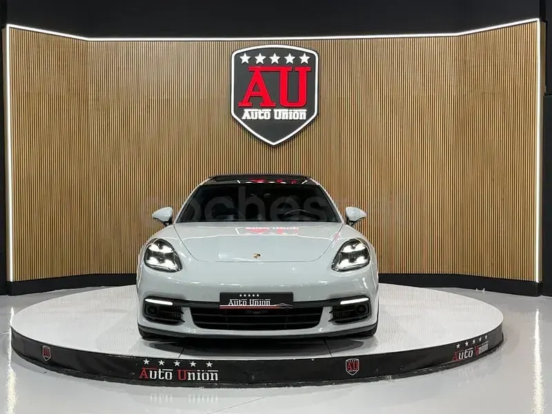 Usado Porsche Panamera Sport Turismo 462 CV (339 kW) 2018 Gris / plata Familiar