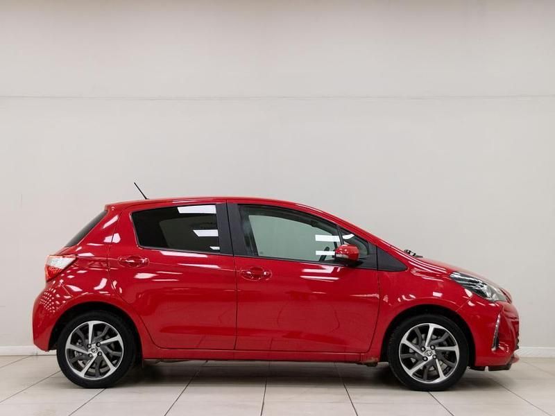 Usado Toyota Yaris 111 CV (81 kW) 2019 Rojo Berlina