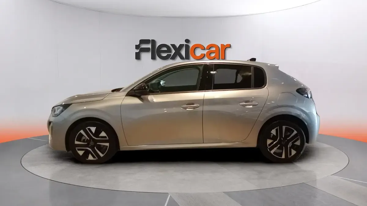Usado Peugeot 208 Allure 101 CV (74 kW) 2025 Beige Utilitario