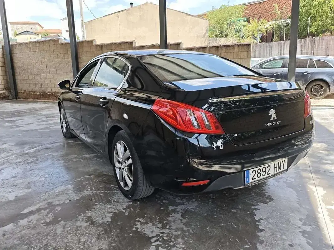 Usado Peugeot 508 Active 140 CV (102 kW) 2012 Negro Berlina