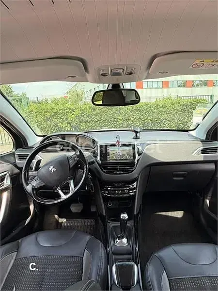 Usado Peugeot 2008 Active 92 CV (67 kW) 2015 Marrón SUV