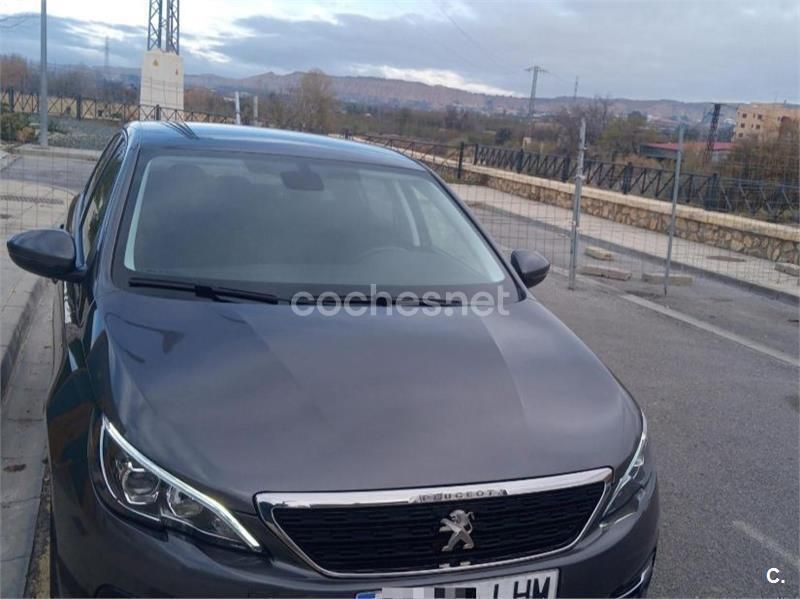 Gris / plata Usado 2020 Peugeot 308 Style Berlina | 13.999 € (Un poco caro) - Imagen 1/4