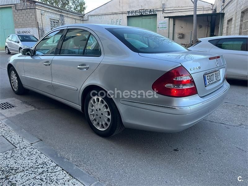 Gris / plata Usado 2002 Mercedes E240 Elegance Berlina | 7950 € - Imagen 1/4