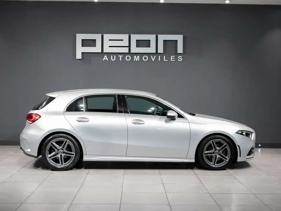 Usado Mercedes A180 116 CV (85 kW) 2019 Gris Utilitario
