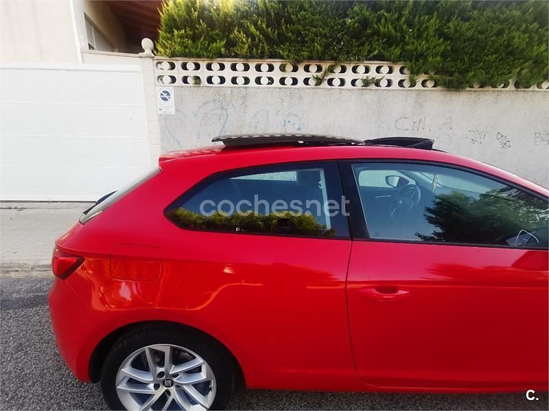 Usado Seat Leon SC Style 105 CV (77 kW) 2014 Rojo Utilitario