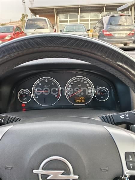 Usado Opel Vectra Design Edition 120 CV (88 kW) 2005 Beige Berlina