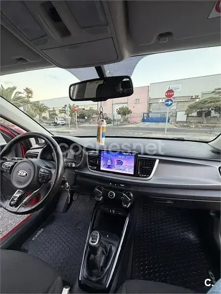 Usado Kia Rio 90 CV (66 kW) 2017 Rojo Berlina