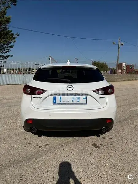 Usado Mazda 3 Luxury 150 CV (110 kW) 2017 Blanco Berlina