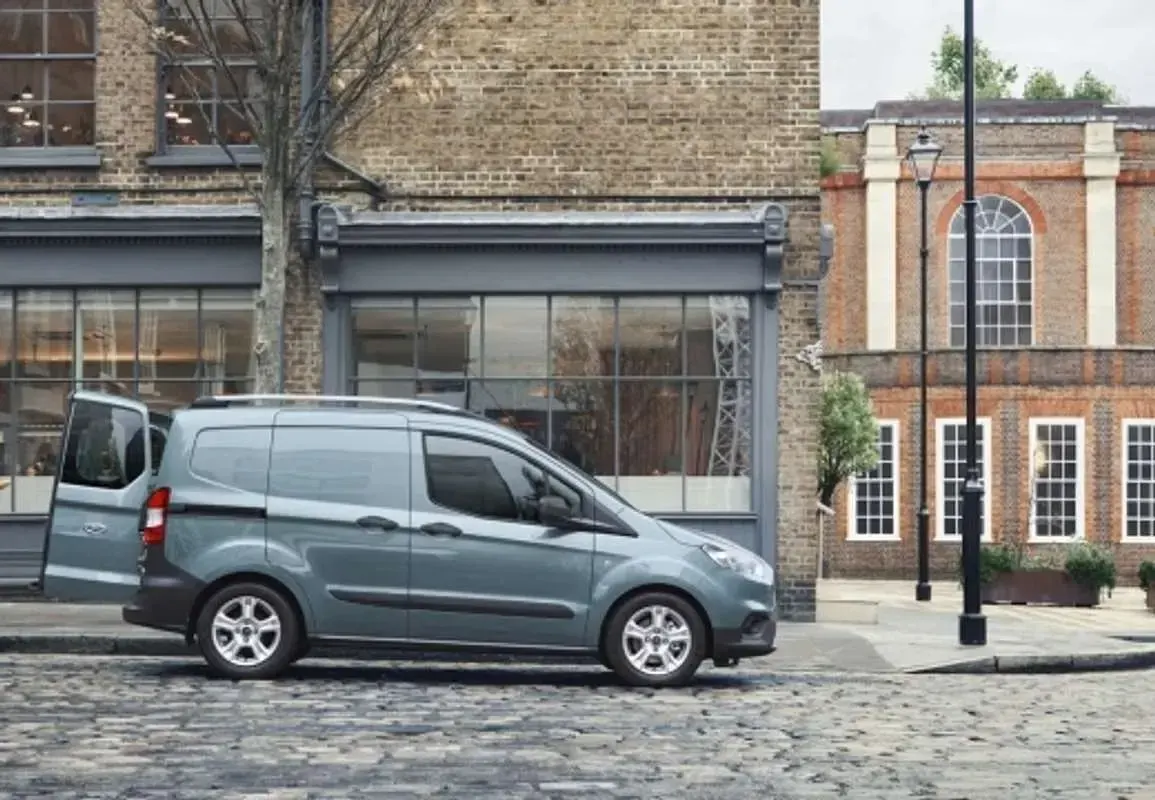 Usado Ford Transit Ambiente 75 CV (55 kW) 2019 Blanco Van