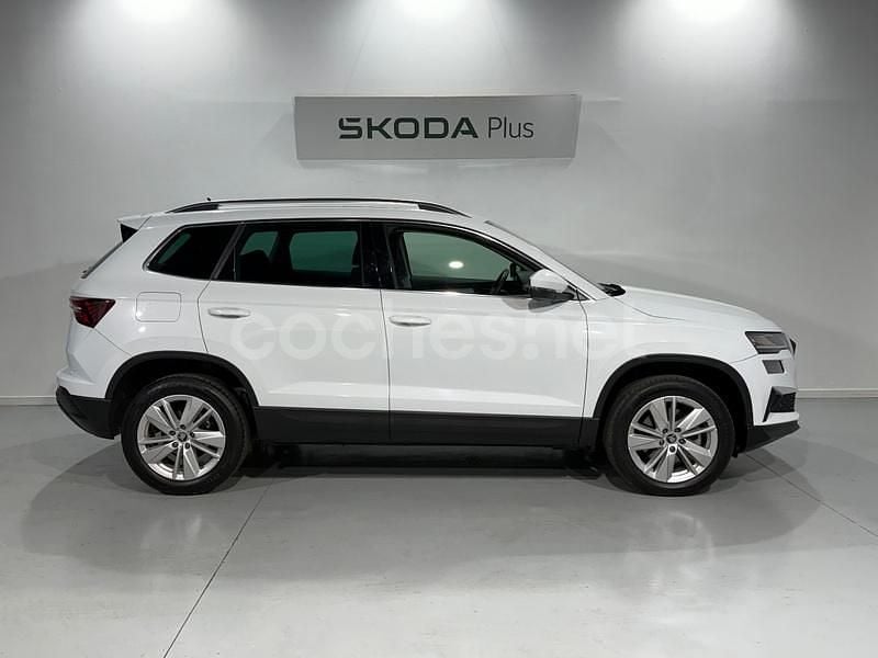 Usado Skoda Karoq Selection 150 CV (110 kW) 2025 Blanco SUV