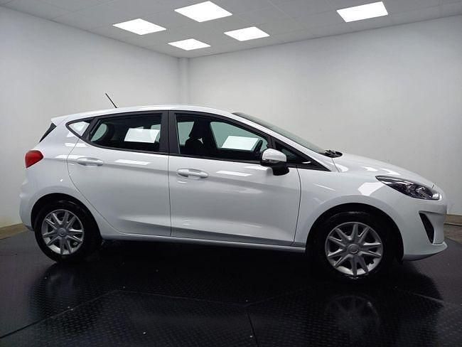 Usado Ford Fiesta Trend 75 CV (55 kW) 2021 Blanco Utilitario