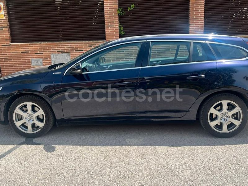 Käytetty Volvo V60 Momentum 231 HP (169 kW) 2016 Sininen Farmari
