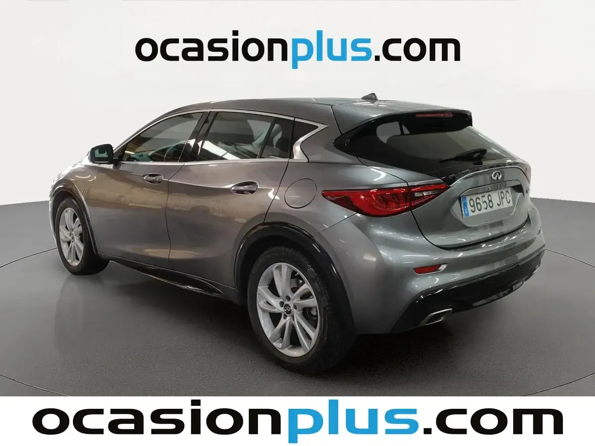 Usado Infiniti Q30 Premium 170 CV (125 kW) 2016 Gris Utilitario