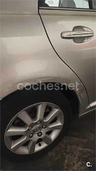 Usado Toyota Avensis Executive 150 CV (110 kW) 2005 Gris / plata Berlina