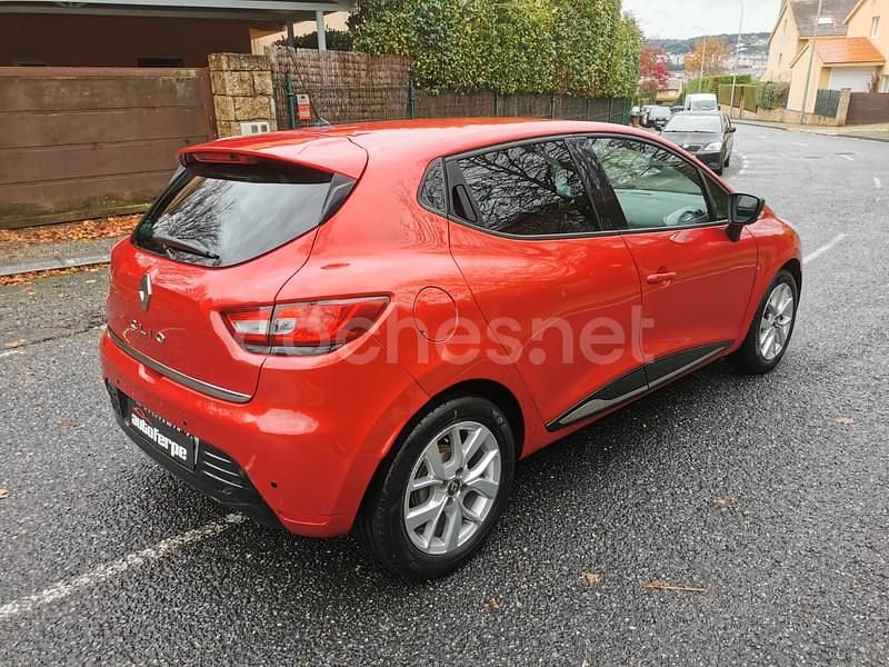 Usado Renault Clio IV LIMITED 90 CV (66 kW) 2019 Granate Berlina
