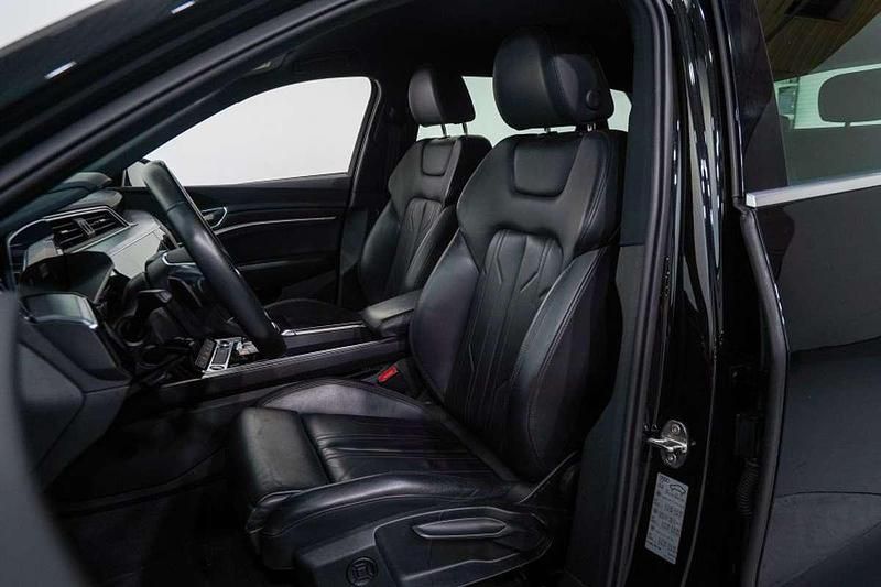 Usado Audi e-tron Advanced 300 kW (408 CV) 2022 Negro SUV