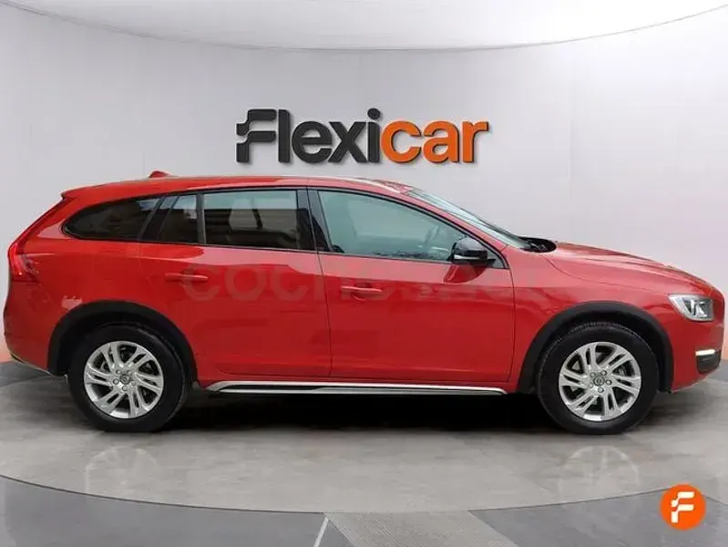 Usado Volvo V60 Kinetic 120 CV (88 kW) 2017 Rojo Familiar