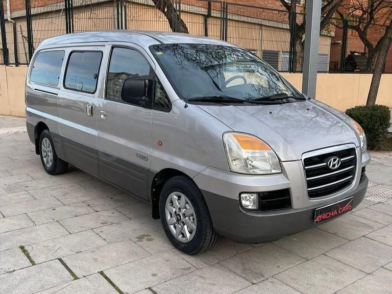Usado Hyundai H-1 140 CV (102 kW) 2008 Gris / plata Monovolumen
