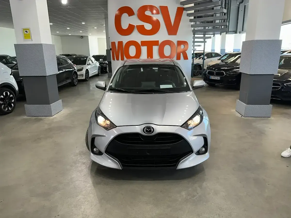 Usado Mazda 2 Center-Line 116 CV (85 kW) 2023 Gris / plata Utilitario