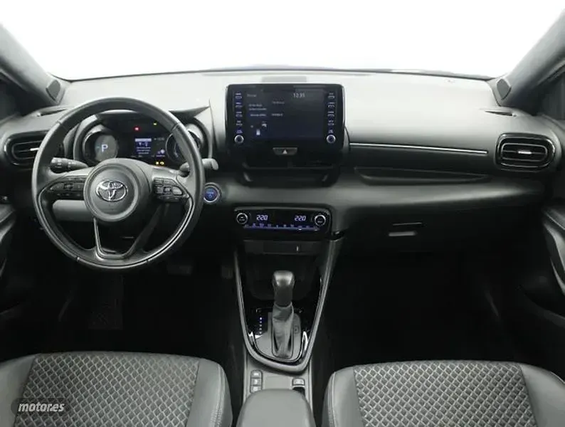 Usado Toyota Yaris Style 116 CV (85 kW) 2022 Azul Utilitario
