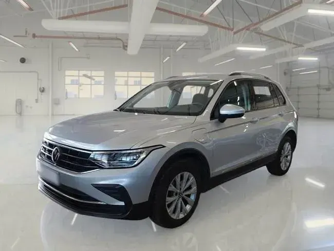 Usado VW Tiguan Life 245 HP (180 kW) 2023 Prateado SUV