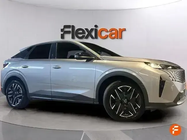 Usado Peugeot 3008 Allure 136 CV (100 kW) 2025 Gris SUV