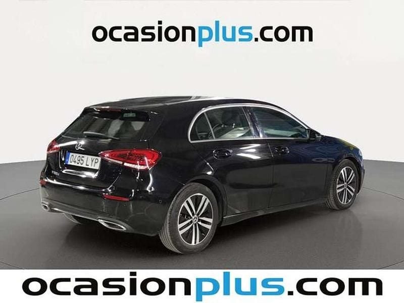 Usado Mercedes A180 116 CV (85 kW) 2022 Negro Utilitario