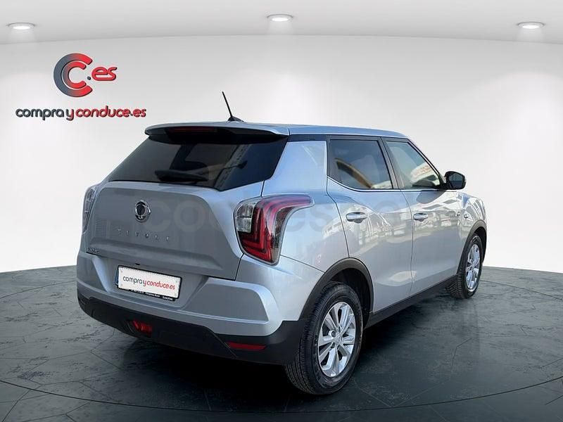Usado Ssangyong (KGM) Tivoli 163 CV (119 kW) 2020 Gris / plata SUV