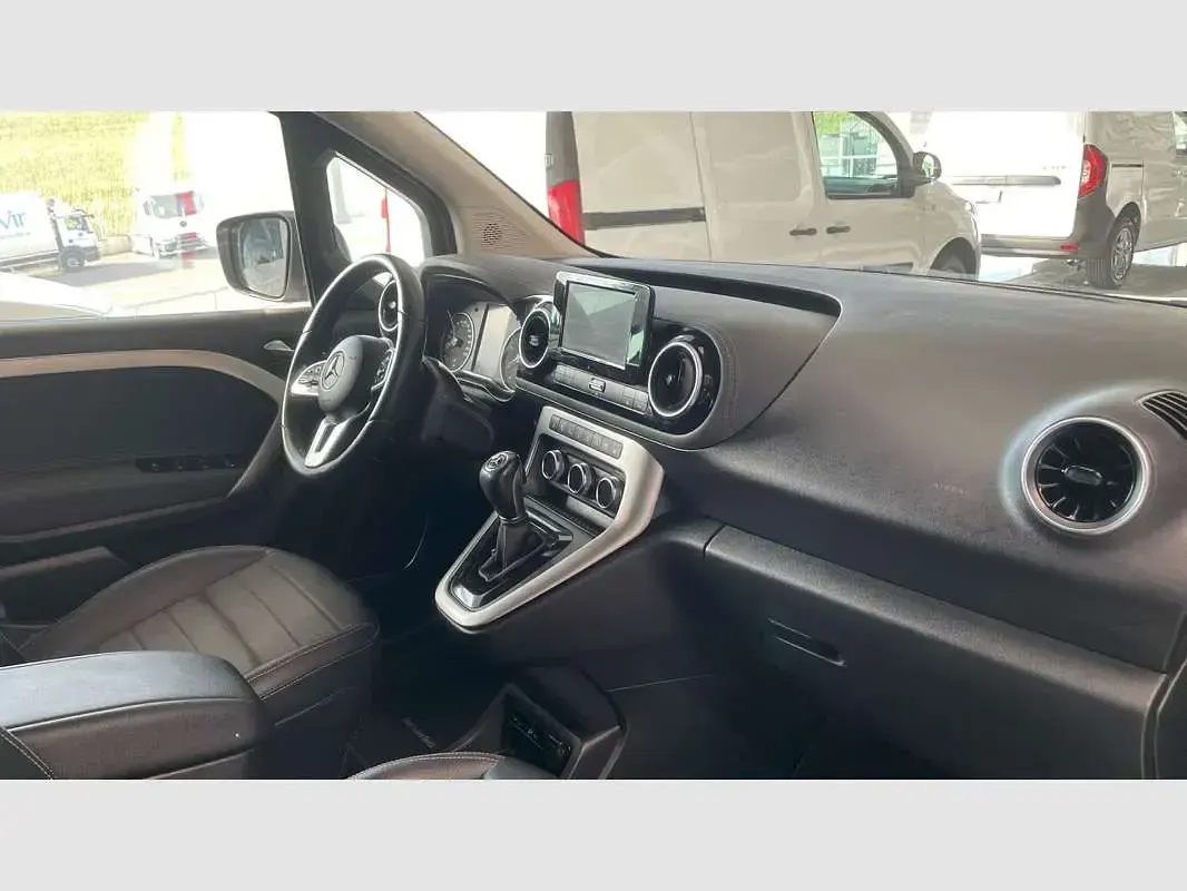 Usado Mercedes 180 116 CV (85 kW) 2025 Gris Berlina