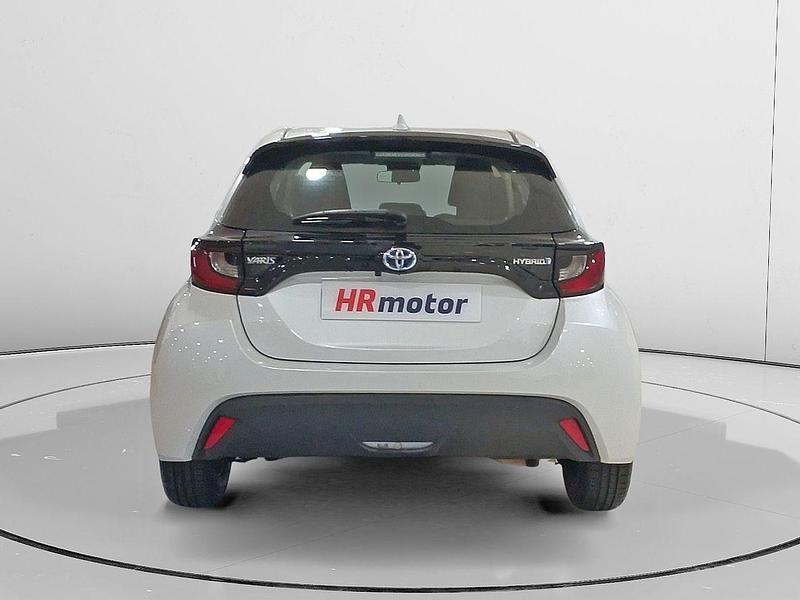 Usado Toyota Yaris Hybrid Business Edition 116 CV (85 kW) 2022 Blanco Berlina