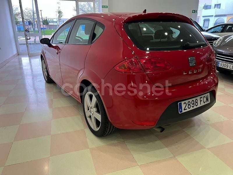 Usado Seat Leon Stylance 105 CV (77 kW) 2006 Granate Berlina