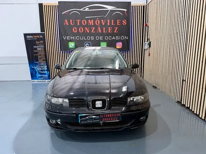 Usado Seat Leon Sport 110 CV (80 kW) 2005 Negro Utilitario