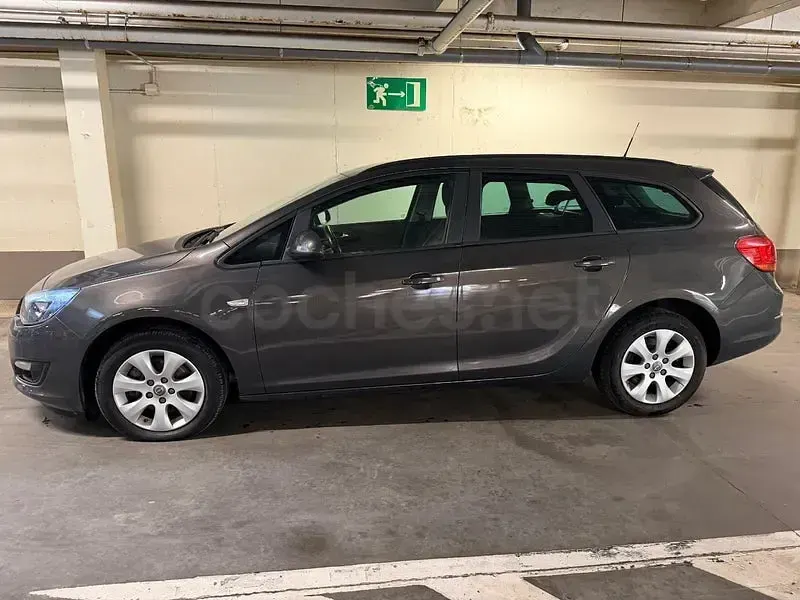 Usado Opel Astra Selective 110 CV (80 kW) 2015 Marrón Familiar